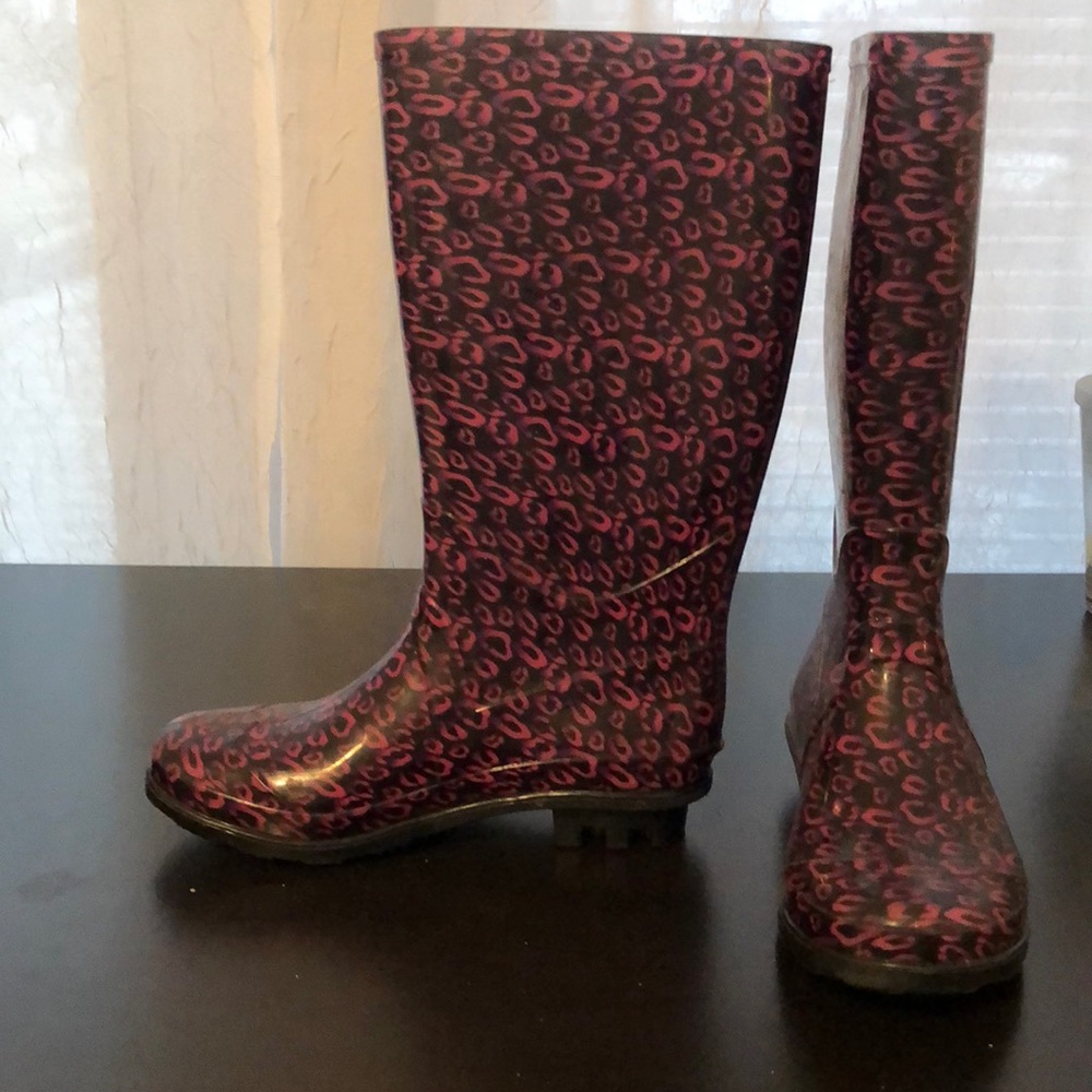 Girl’s Rainboots! 💓